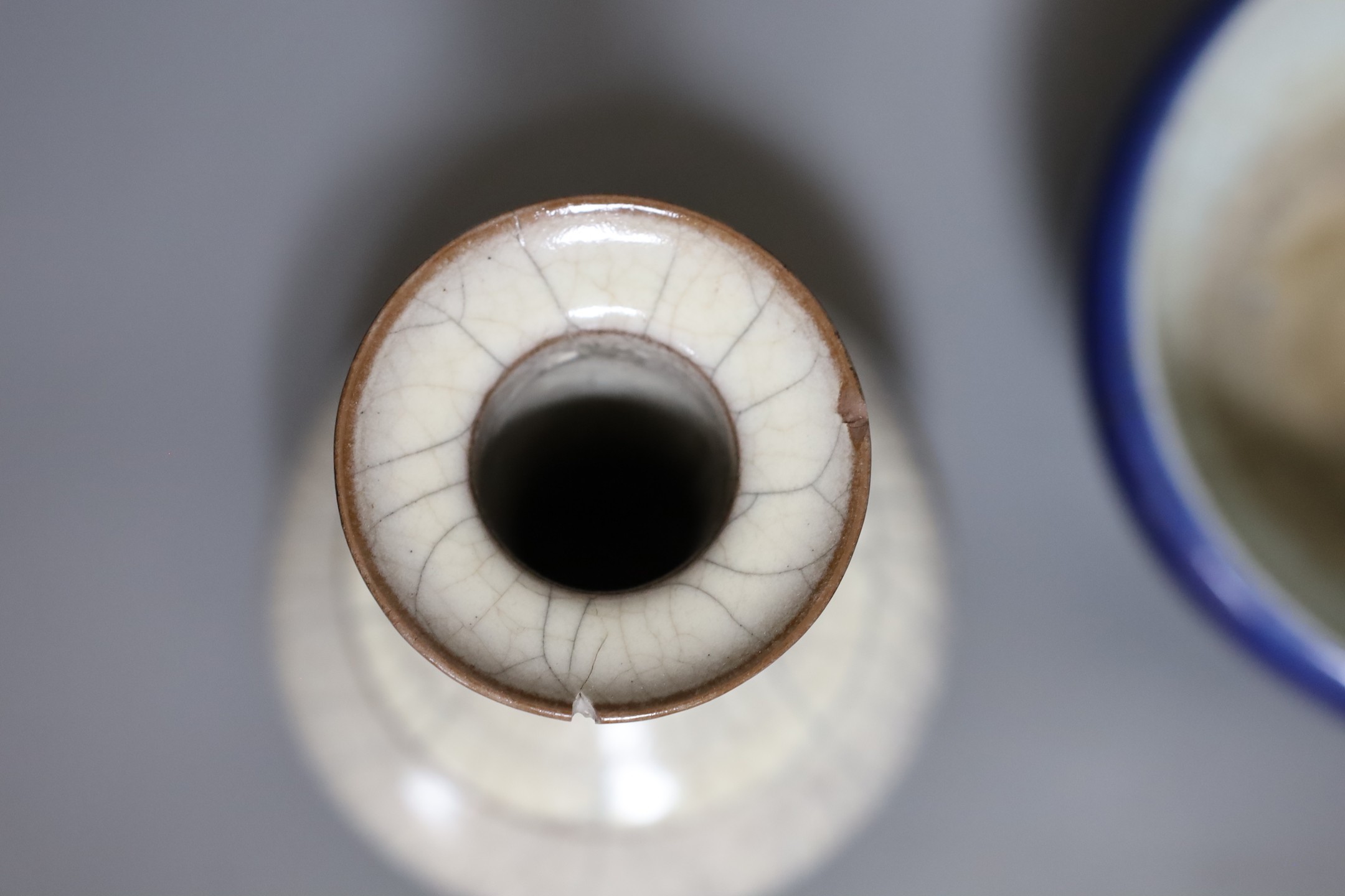 A three-footed Chinese ceramic bowl, together with a crackle glaze vase, tallest 20cm